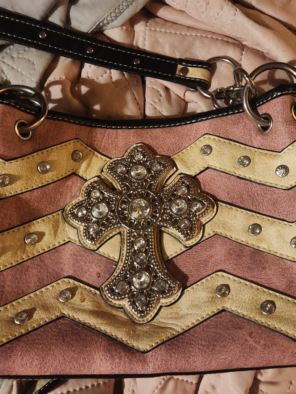 NWOT WESTERN PINK CREAM CHEVRON BLING PURSE RHINESTONE CROSS SHOULDER BAG